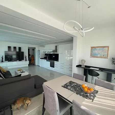 Modern Living By The Sea Apartmán Alanya